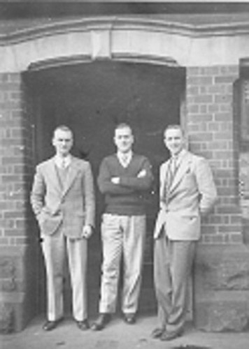 Jacl, Bruce & Keith Hearn outside their Banana Alley Shop
